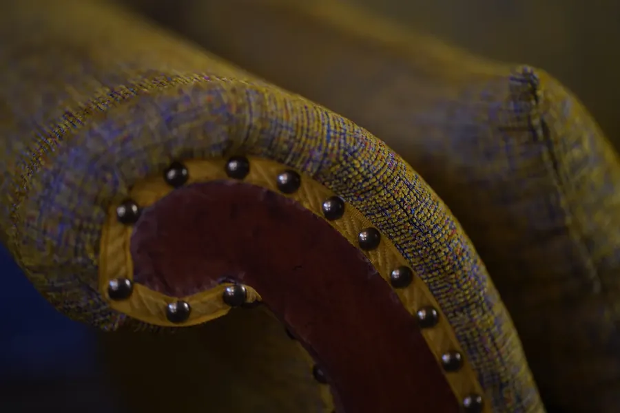 Détail d'un fauteuil ancien en cours de dégarnissage